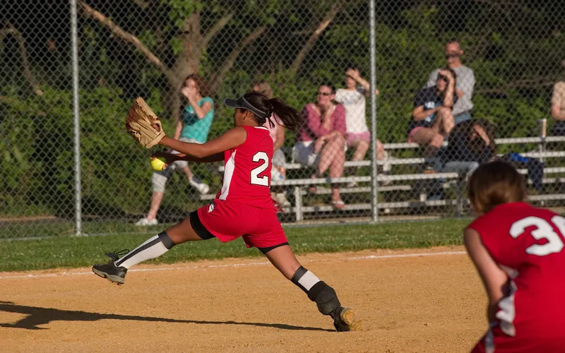 softball-pitcher-fastball