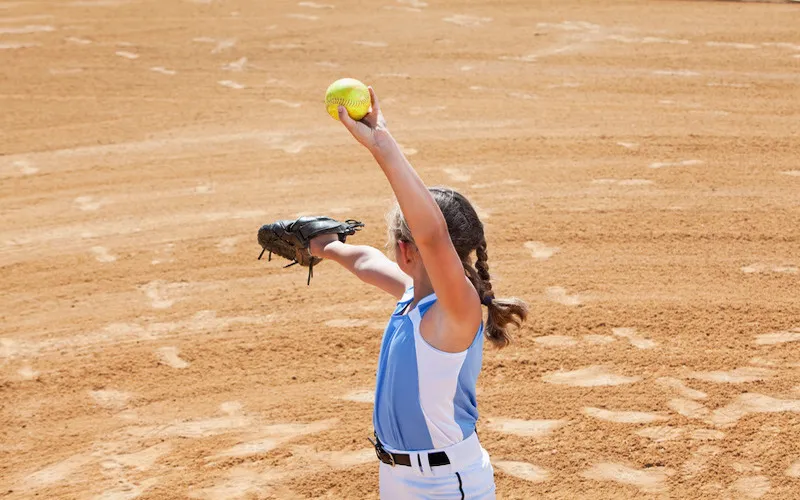 softball-pitcher-winding-up